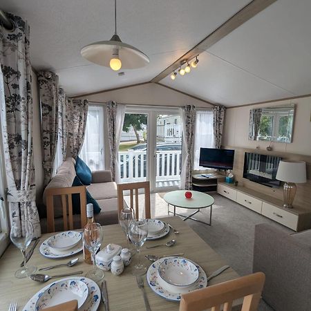 Lovely Bright And Airy Caravan On The 5 Star Shorefield Country Park Entertainment Passes Included 米尔福德昂西 外观 照片