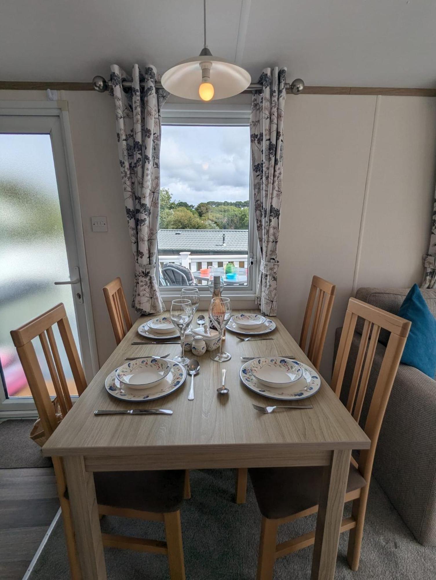 Lovely Bright And Airy Caravan On The 5 Star Shorefield Country Park Entertainment Passes Included 米尔福德昂西 外观 照片