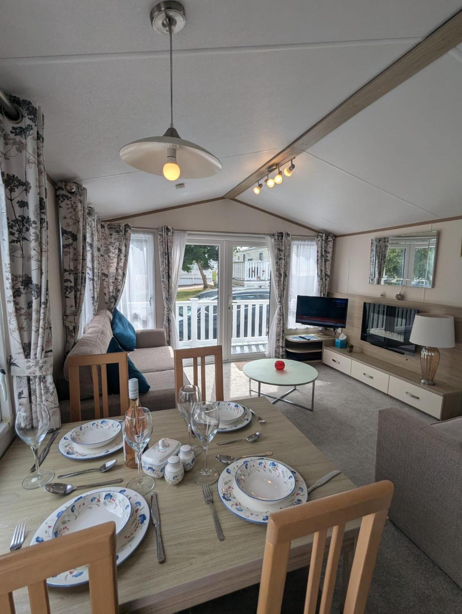 Lovely Bright And Airy Caravan On The 5 Star Shorefield Country Park Entertainment Passes Included 米尔福德昂西 外观 照片