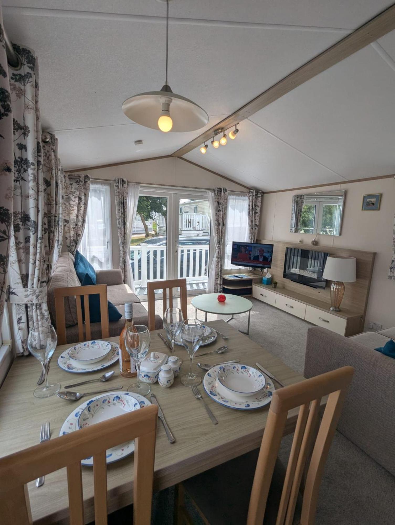 Lovely Bright And Airy Caravan On The 5 Star Shorefield Country Park Entertainment Passes Included 米尔福德昂西 外观 照片