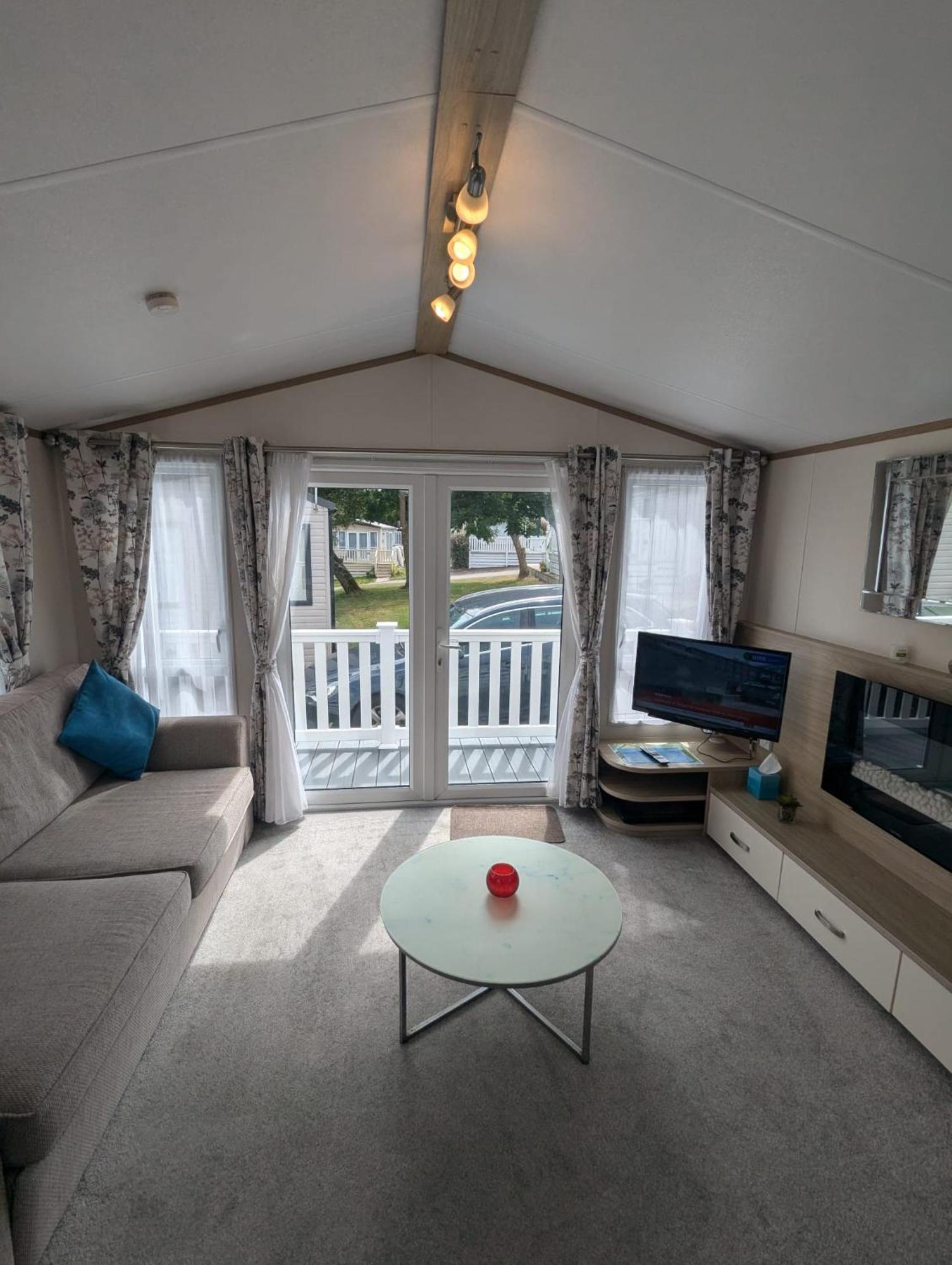 Lovely Bright And Airy Caravan On The 5 Star Shorefield Country Park Entertainment Passes Included 米尔福德昂西 外观 照片